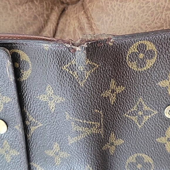 Authentic Vintage Louis Vuitton Wallet - Picture 9 of 16